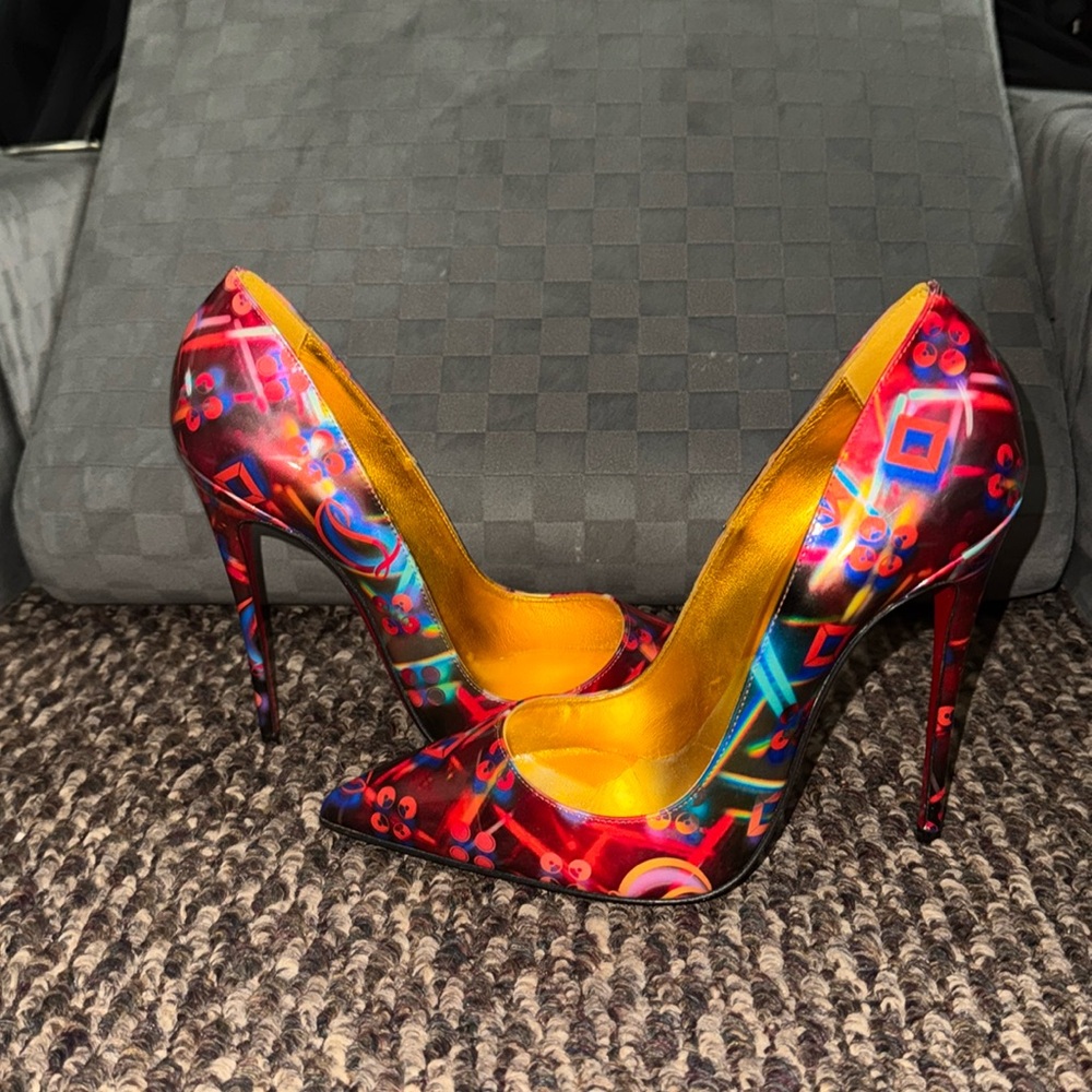 XXXSOLDXXX
🆑👠 So Kate Laser Disco - Picture 7 of 12